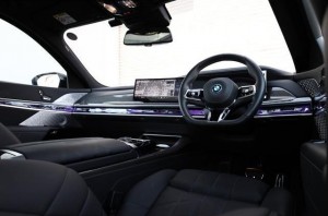 BMW i7