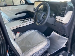 Lexus LM500h