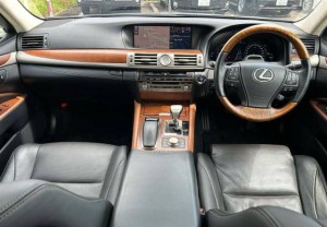 Lexus LS600hL