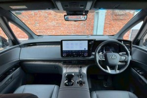 Lexus LM500h