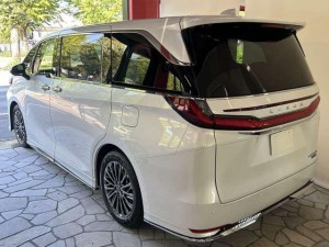 Lexus LM500h