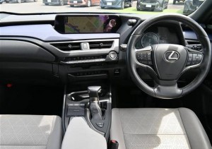 Lexus UX200