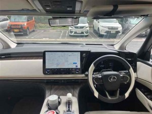 Lexus LM500h