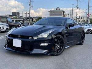 Nissan GT-R