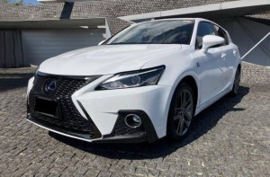 Lexus CT200h