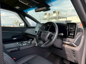 Lexus LM500h