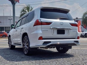 Lexus LX570