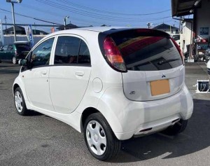 Mitsubishi i