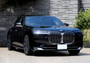 BMW i7