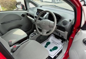 Mitsubishi i