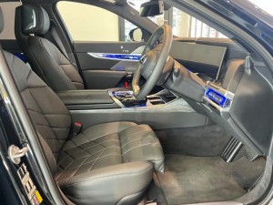 BMW i7