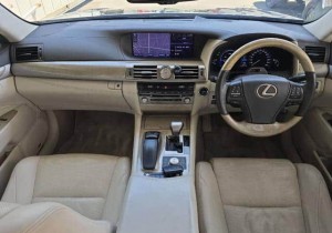 Lexus LS600h