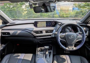Lexus UX200