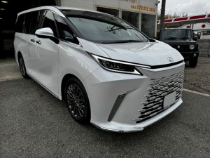 Lexus LM500h