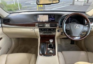 Lexus LS600hL
