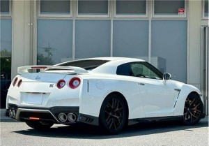 Nissan GT-R