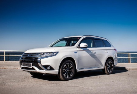 Mitsubishi Outlander PHEV: в чем соль?