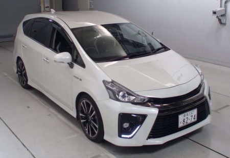 Комплектации Toyota Prius Alpha
