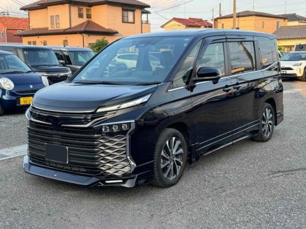 Toyota Voxy 2022