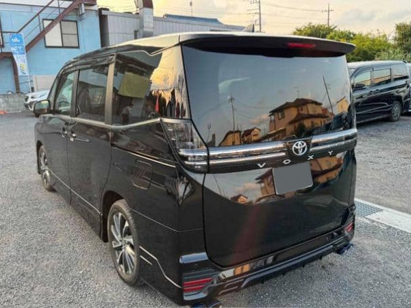 Toyota Voxy 2022