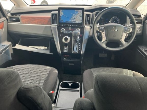 Mitsubishi Delica D:5 2023