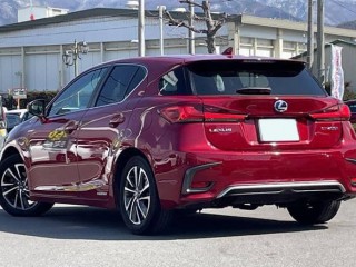 Lexus CT200h