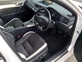 Lexus CT200h
