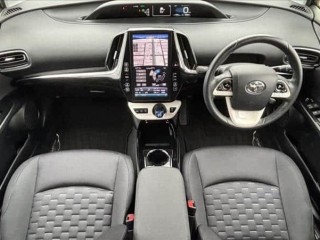 Toyota Prius PHV