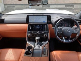 Lexus LX600