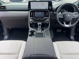 Lexus LX600