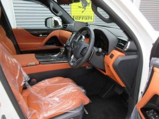 Lexus LX600