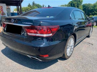 Lexus LS600hL