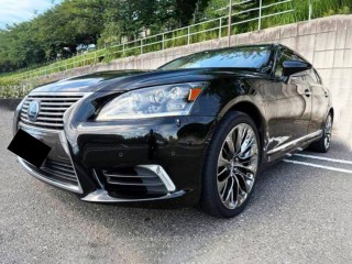 Lexus LS600hL