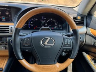 Lexus LS600hL
