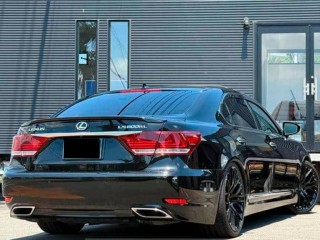 Lexus LS600hL