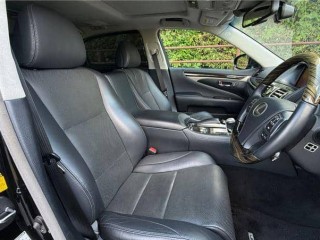 Lexus LS600hL