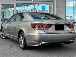 Lexus LS600hL