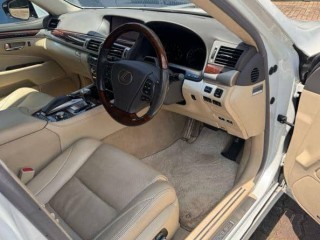 Lexus LS600h