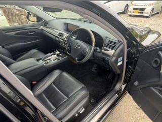 Lexus LS600h