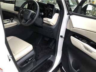 Lexus LM500h