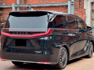 Lexus LM500h