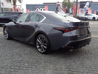 Lexus IS300h