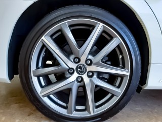 Lexus GS450h