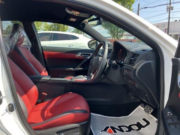 Lexus CT200h