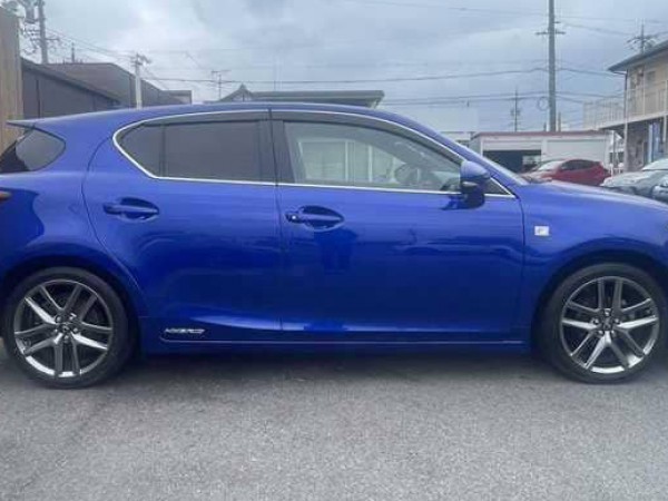 Lexus CT200h