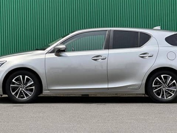 Lexus CT200h