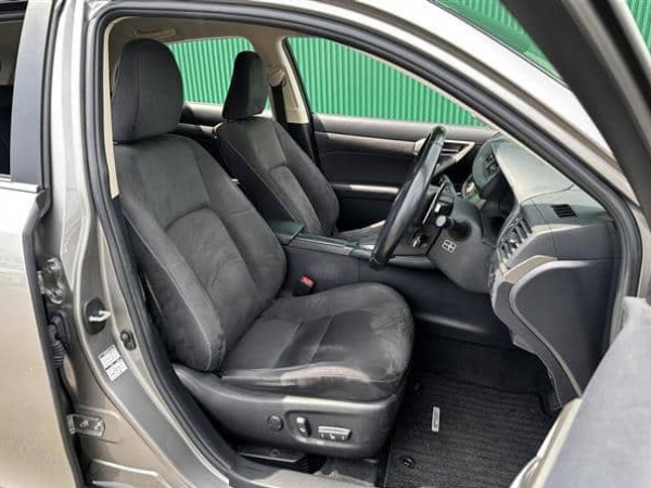 Lexus CT200h