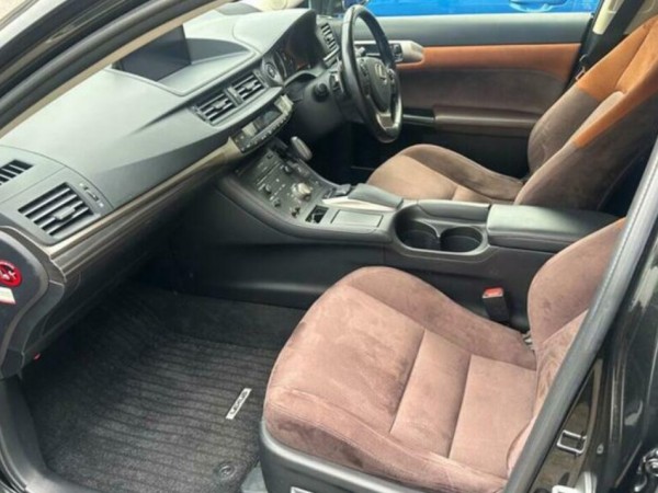 Lexus CT200h
