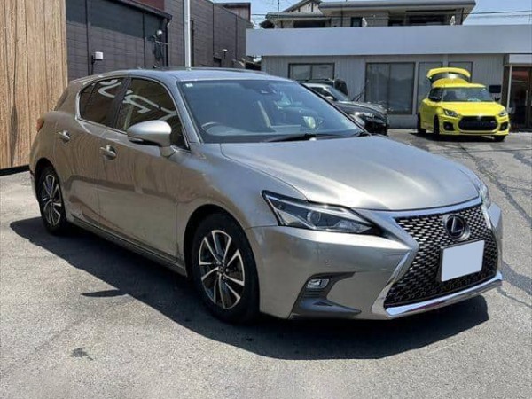 Lexus CT200h