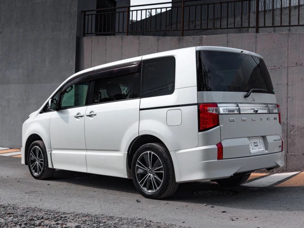 Mitsubishi Delica D:5